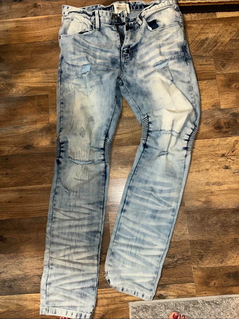 Smoke Rise Light Wash Distressed Men’s Skinny Jeans